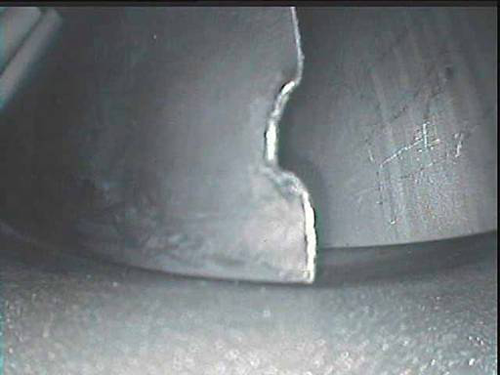 己損壞的飛機(jī)發(fā)動(dòng)機(jī)葉片