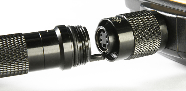 WIE經(jīng)濟型內(nèi)窺鏡采用螺旋式鎖扣設(shè)計，軟管更換方便隨心，一臺主機可更換多種鏡頭